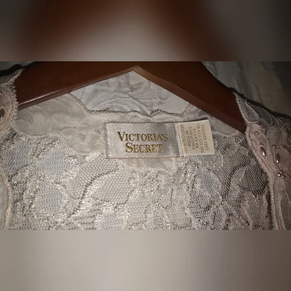 Vintage Victoria Secret Feminine Lingerie Robe. One Size. Excellent condition. - Picture 12 of 16